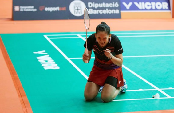 与中场球员 与中场球员